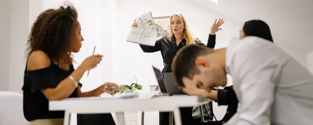 Sarcasmo y bromas hirientes en el trabajo: cuándo dejan de ser humor